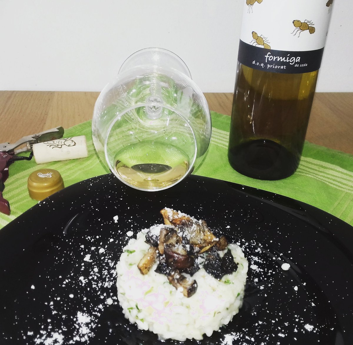 xivitor's tweet photo. Despidiendo a mis 42 otoños. #Risotto ai funghi e prezzemolo de #Saint @jamieoliver 😍😍 y #formigadeseda @ClosGalena que me ha enamorado 😍❤ https://t.co/VFQg70vWAt