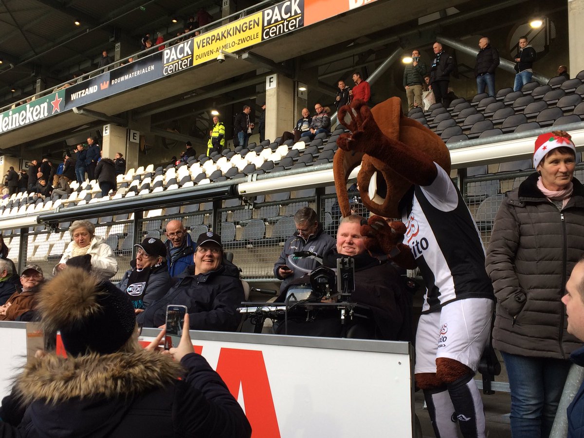 Kijk wie daar door het stadion heen loopt... <a href="/Bultje/">Bultje</a>! #herpec