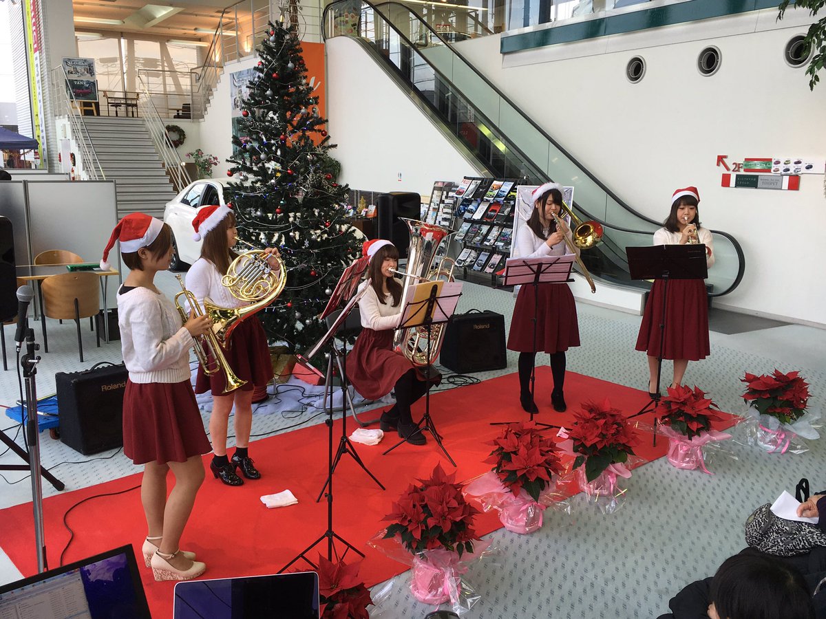 jbrasscom's tweet photo. TNB5
今年最後の演奏も無事に終了致しました。
お越しくださいました沢山のお客様、ありがとうございました。
そして、演奏出来る機会を与えて下さいます千葉トヨペット王子台店さま、感謝致します。
TNB5のみなさま、今年も大変お世話になりました。
また来年も、一緒に頑張りましょう〜 https://t.co/t4NHSgcsjJ