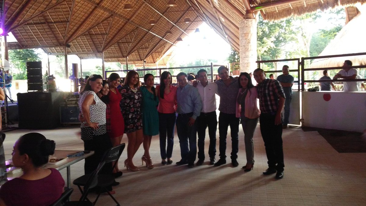 #FiestasDecembrinas Excelente posada del <a href="/PtoMorelosAyto/">Ayto. Puerto Morelos</a> que preside @LFpuertomorelos ambiente de camaraderia <a href="/licsergiochago/">Sergio Chalé Gómez</a> <a href="/AlbertMV16/">Kaizen</a>