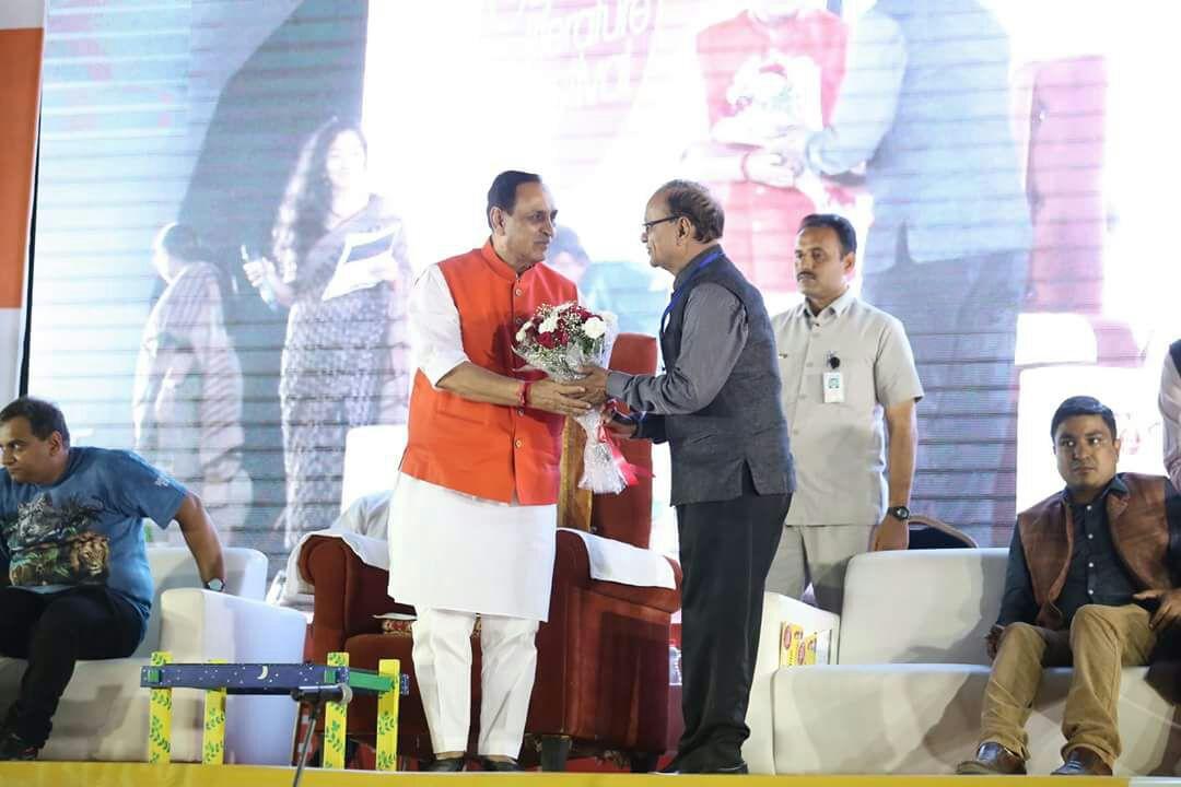 ParasKGhelaanii's tweet image. #CMatGLF Gujarat Literature Festival proud to have hosted the honourable CM @vijayrupanibjp @CMOGuj @gujlitfest @creativeyatra #CYatGLF2016