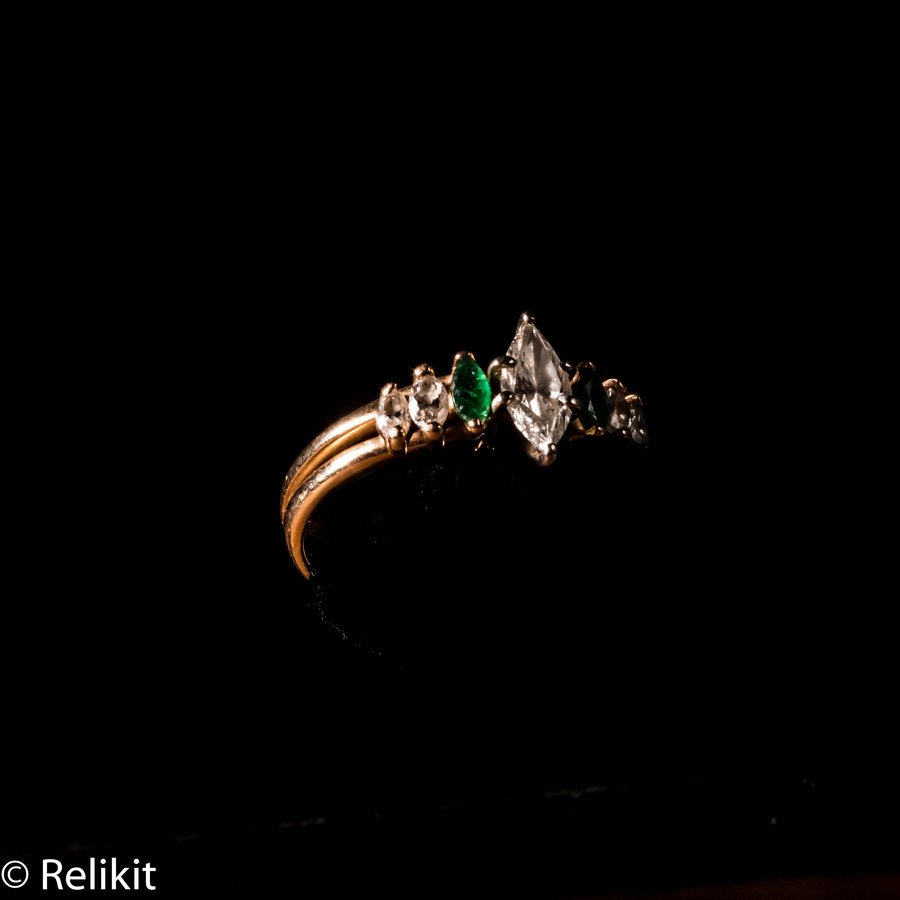 Relikit's tweet image. Vintage ring featuring diamonds and emeralds in the Marquise style set in 14k yellow gold. relikit.com/product/14k-go…
#jewelry #giftideas #gems