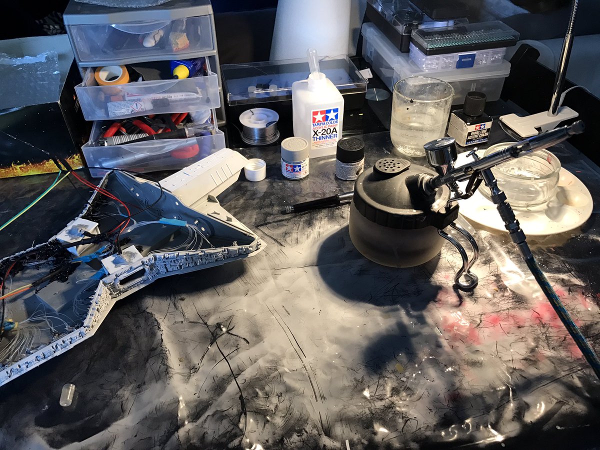 rimoflox's tweet image. On y est. Préparation électrique terminée, on attaque le gros de la peinture de la coque. #preshading