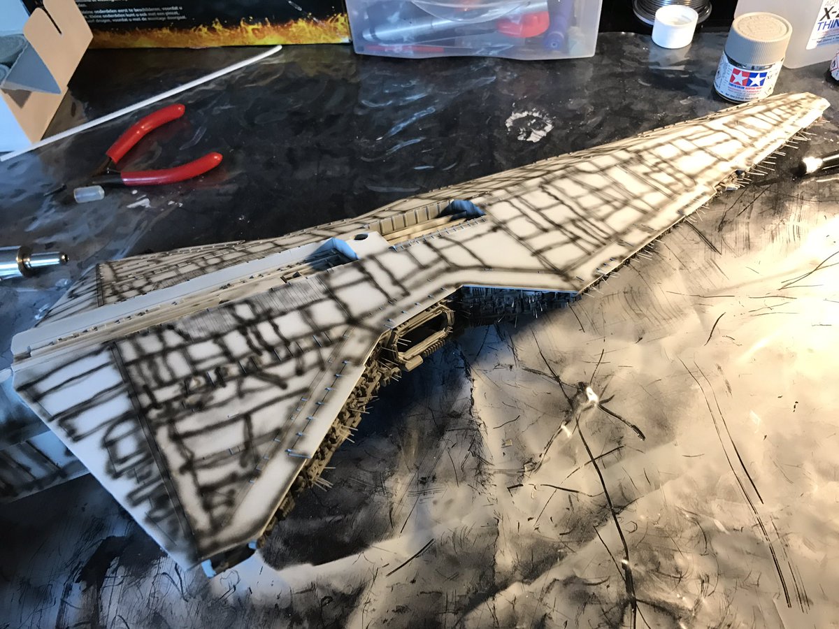 rimoflox's tweet image. On y est. Préparation électrique terminée, on attaque le gros de la peinture de la coque. #preshading