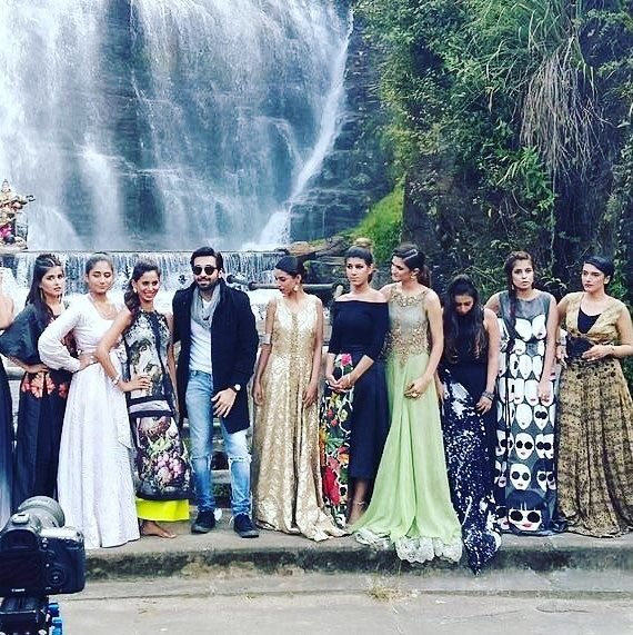 sheikhwaleed15's tweet photo. Bts from the next episode 😉 Stay tuned to find out what happens! 😃 #missveet #gowns #sameenrashid #mybeautyqueens
@sameen_rashid https://t.co/TbFgKq7xwj