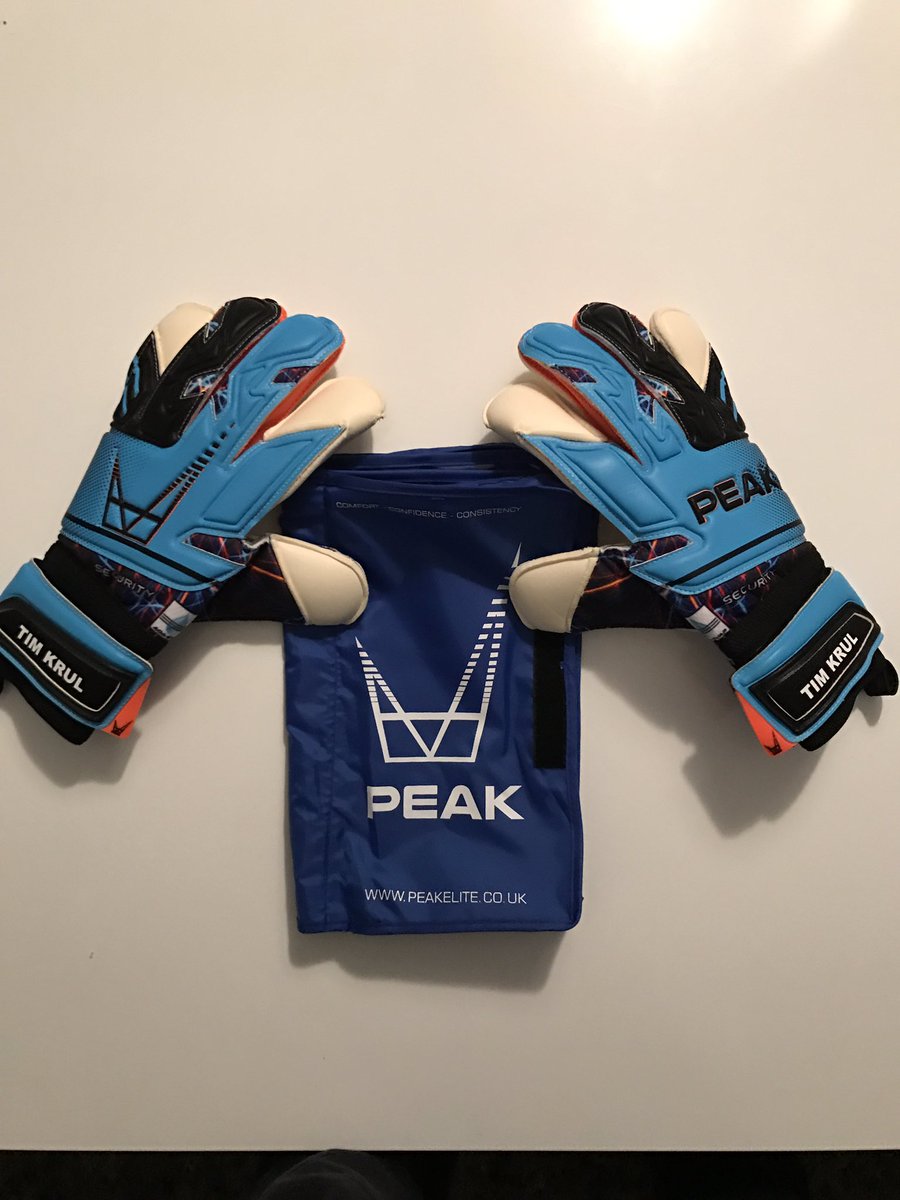 Retweet this message for a chance to win signed match worn PEAK gloves. I pick 1 lucky winner tomorrow night!@PeakSportsUK