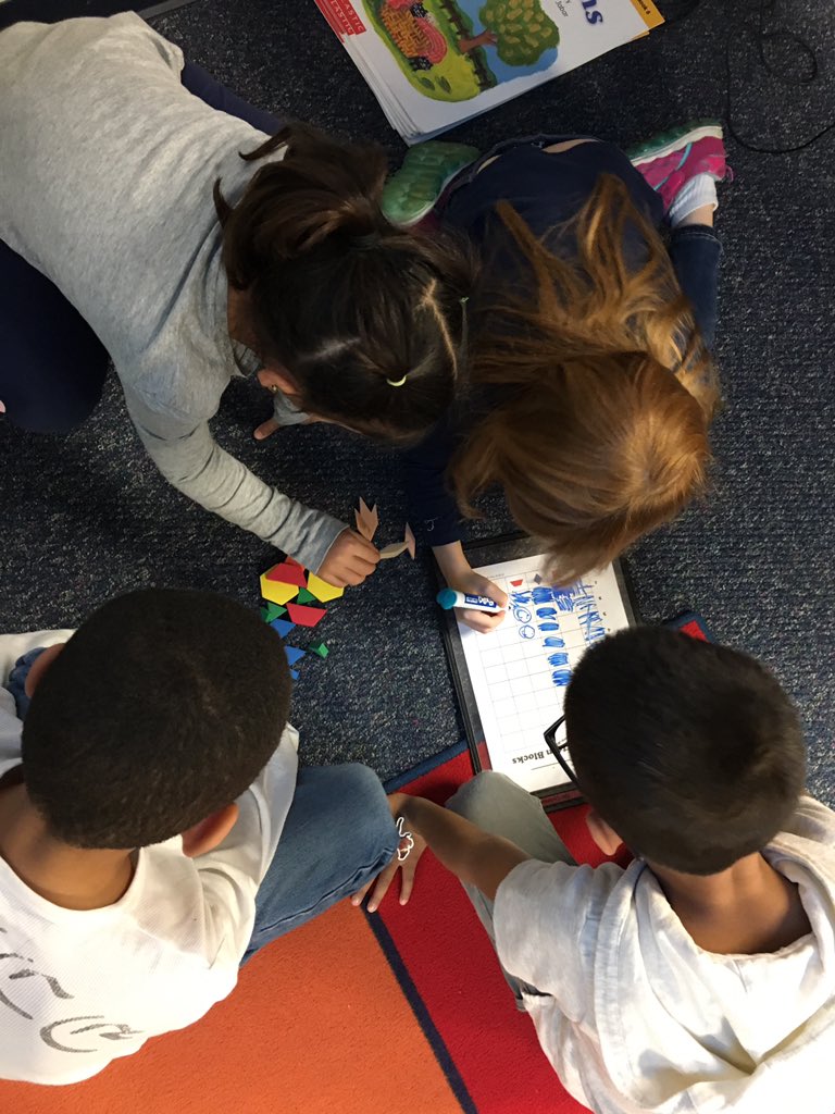 msbrandeemurphy's tweet photo. Graphing our group of pattern blocks. @MrMcdboyd5  @BoydBlackhawks  #welovemath https://t.co/R1sZMFlAwy