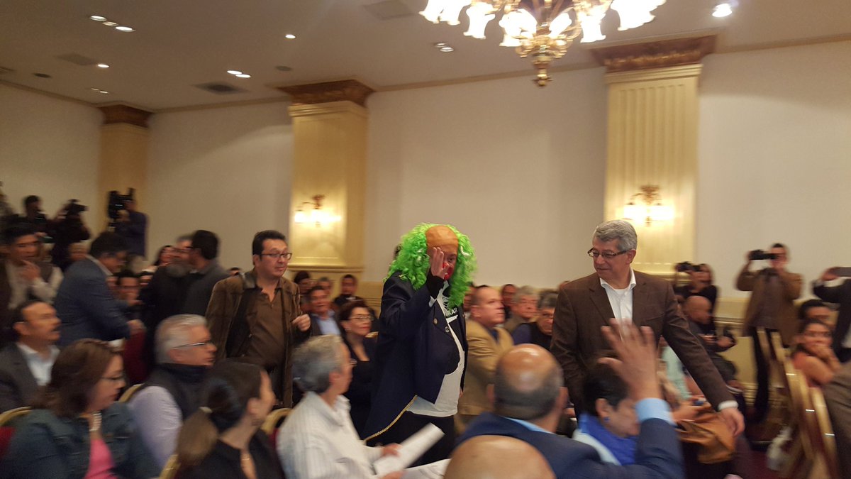 GalileosMH's tweet photo. #DiálogosGalileos : @brozoxmiswebs @EmilioAlvarezI #MauricioMerino #YSinEmbargoSeMueve 
En el @HotelGeneve #CDMX https://t.co/AiTEx386lw