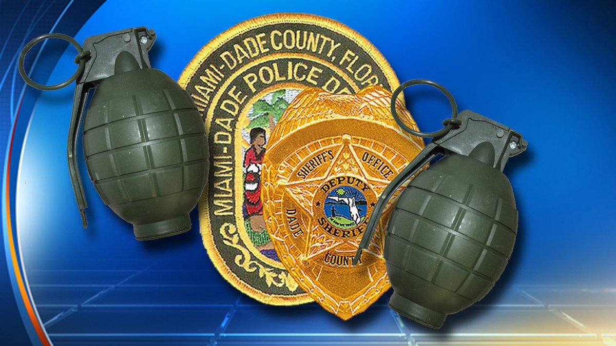 #BREAKING @MiamiDadePD station evacuated after woman brings grenades to turn in bit.ly/2gO5DBi https://t.co/TjDlaODYla