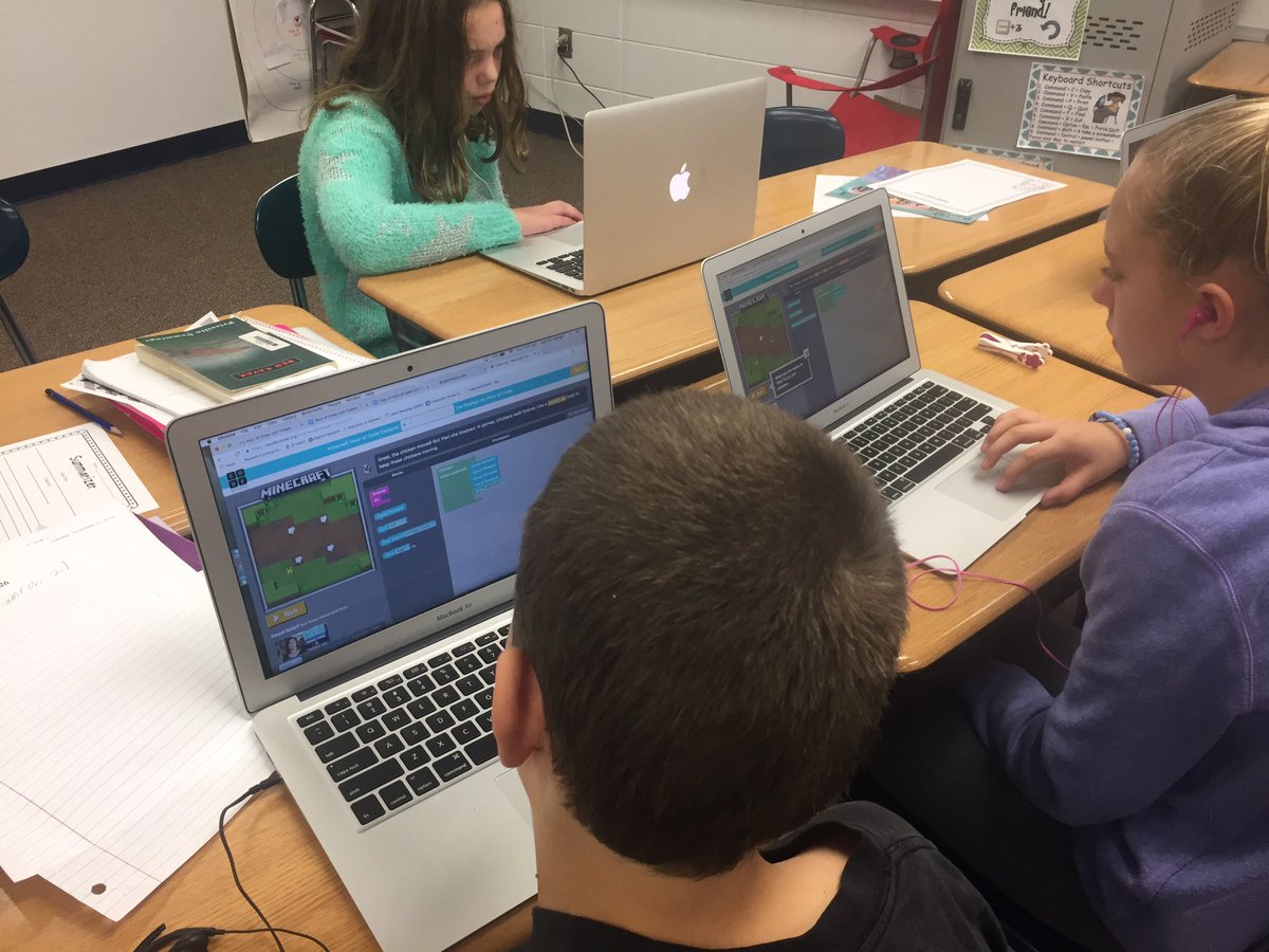 dmloughren's tweet image. Working hard on Code in Ms Bormann&apos;s class #CodeIowa #HourofCode @dsperf @B_Berns @OelweinHuskies @teacherjkelly