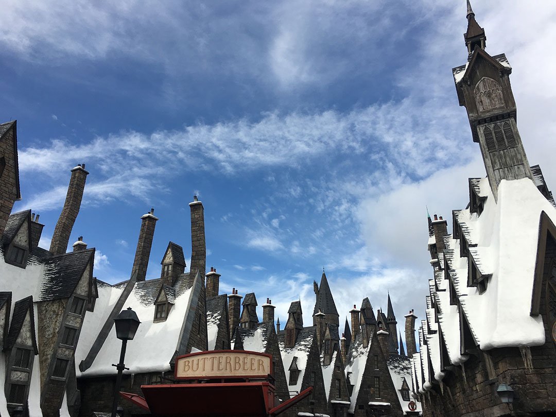 onajunket's tweet photo. This may be a giveaway. These rooftops are a unique fixture in Orlando's themed beating heart #traveltuesday #orlando #randomcity https://t.co/DaPyiPEVdo