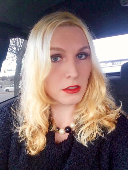 ✨⭐🇨🇦Bambi Bangz🏳️‍⚧️⭐✨ - #blonde #classicBeauty #Classic #Beauty #RedLips #Red #Lipstick https://t.co/uZPuVbqYnH