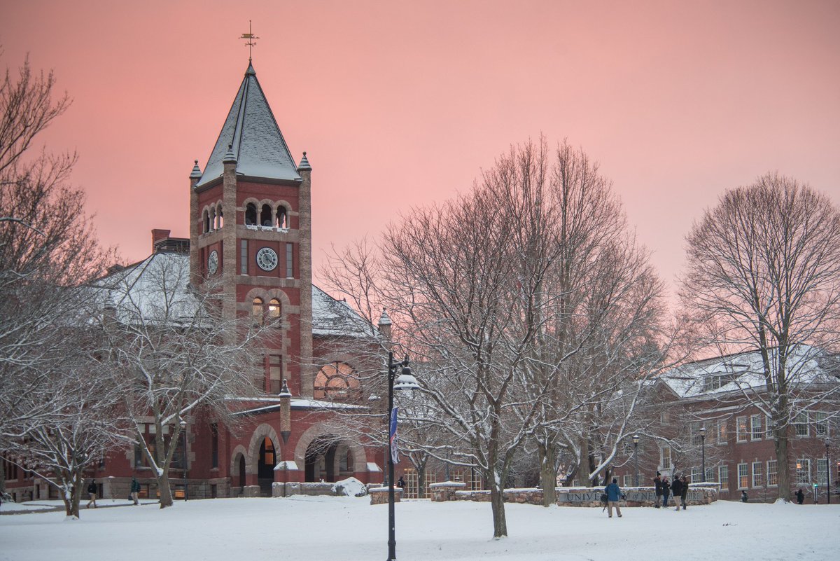 UofNH's tweet photo. Did you catch the sunset yesterday in Durham? #InstaUNH photos from our #UNH community: https://t.co/K3xGngsq85 #PutYourselfHere #MyUNH https://t.co/OpfJtMKVJg