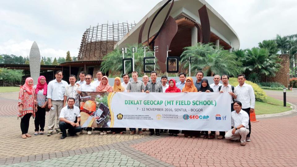 Tia_den_Hartog's tweet image. #Geothermal trainings in Collaboration with BPSDM ESDM #geocap @UTwente @IFTechnology @ITBGeothermal @NLinIndonesia tinyurl.com/jl2odpv