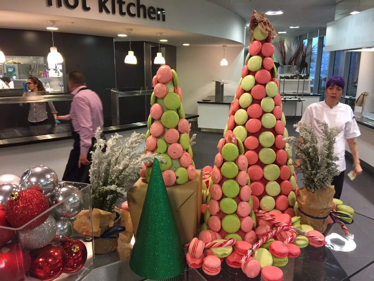 cheftimb's tweet photo. Xmas  macaroons @LexyFood https://t.co/Tlu7Rb1D6I