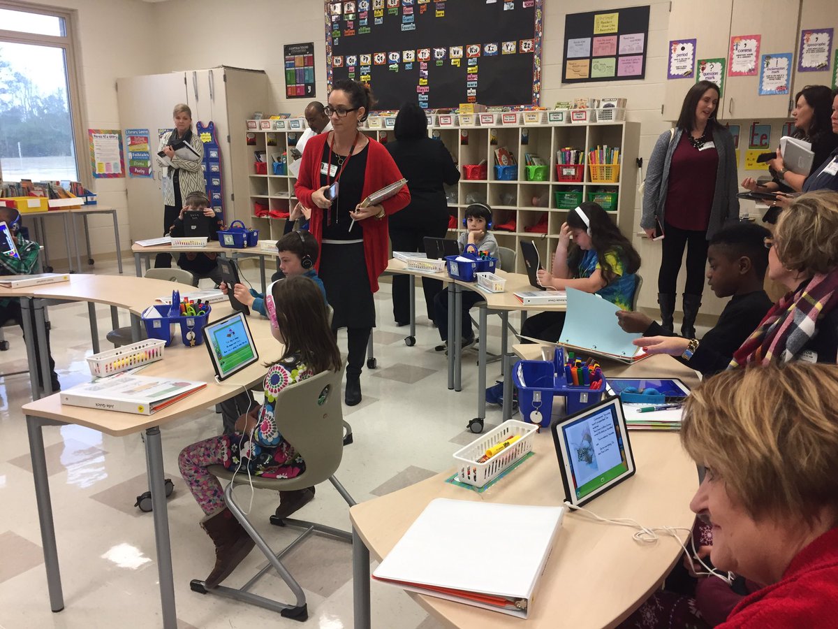 BettyBagley's tweet image. Principals learning from students at Deerfield Elementary School!#PersonalizedSC