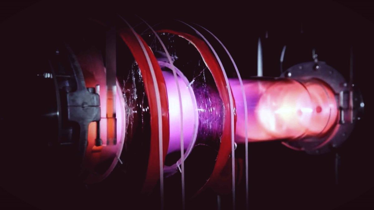 PPPLab's tweet image. Take a tour of the RGDX, a real plasma experiment, without leaving your seat pppl.gov/RGDX #plasma #physics @PPPLsSciEd