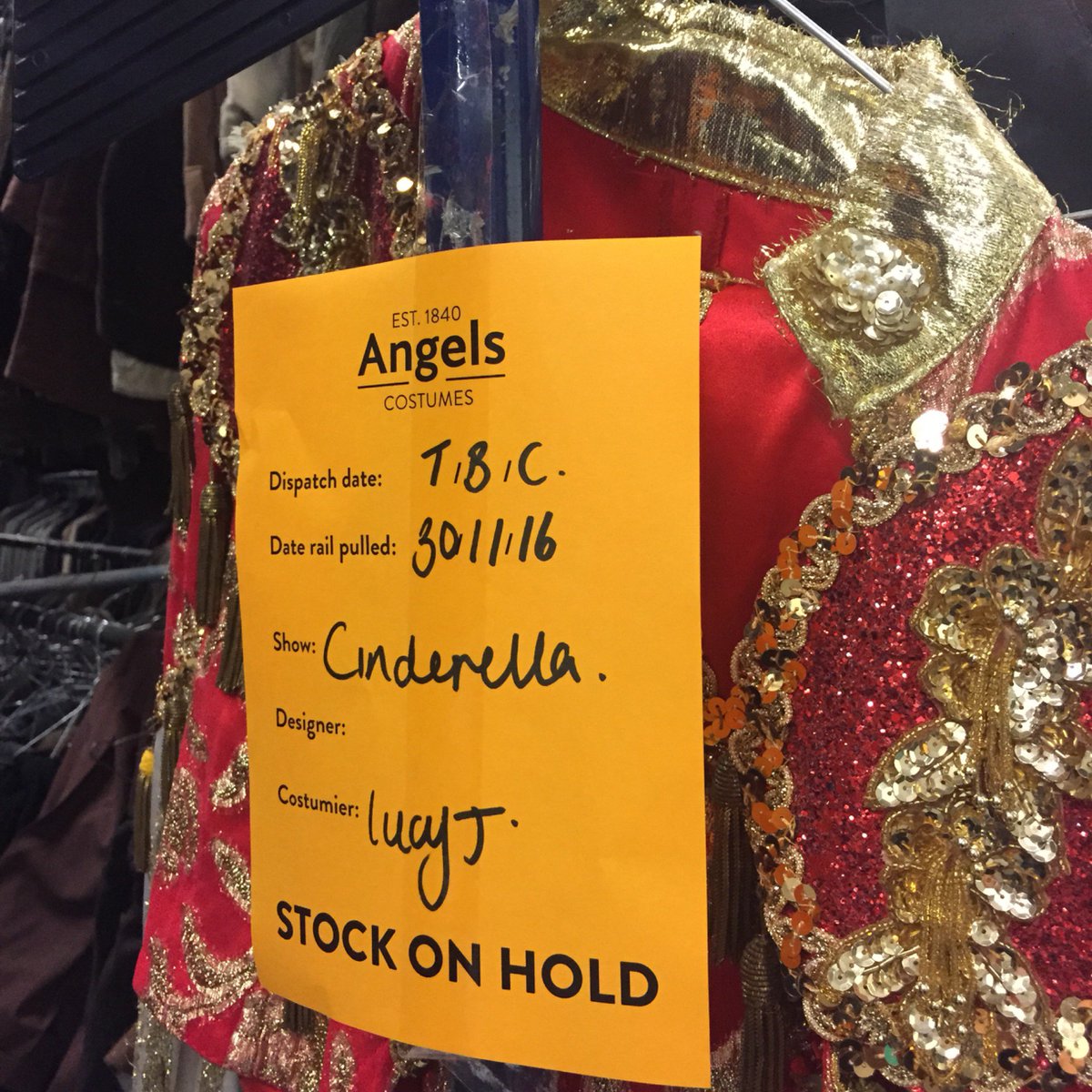 _WatchYourHead_'s tweet photo. Brilliant morning @AngelsCostumes wait for the surprises we have in store this weekend at #WindsorCastle in the #WaterlooChamber #Pantomime https://t.co/1tnLPRDDhN