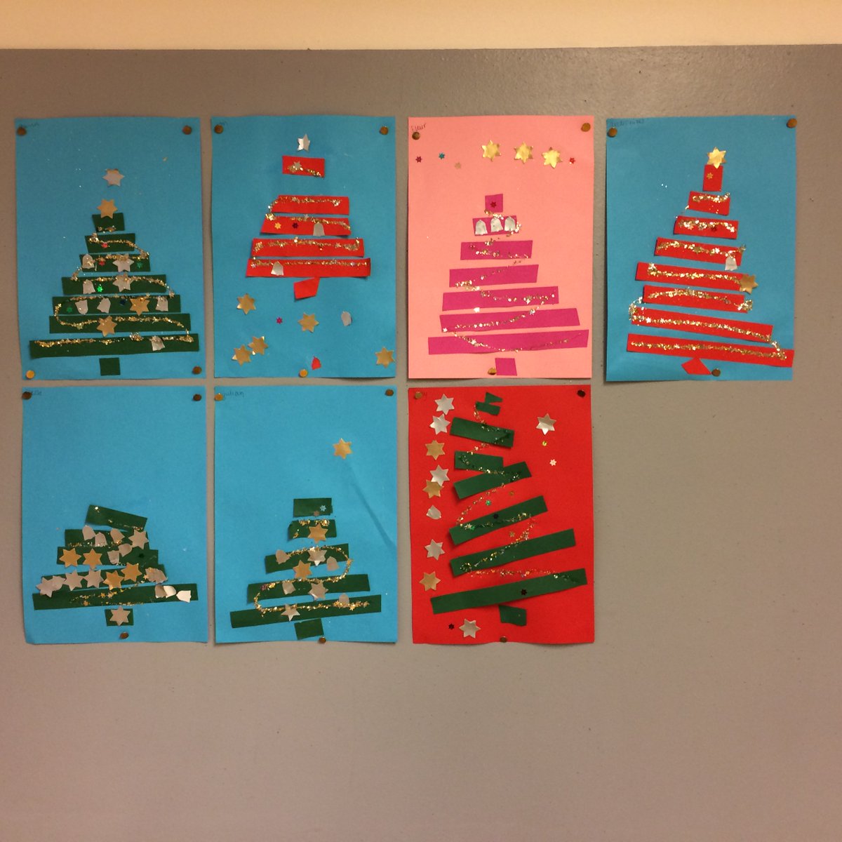 De school komt langzaam in de kerstsferen #kerstknutsels #kleuters <a href="/ksbodeVorm/">ksbodeVorm</a>