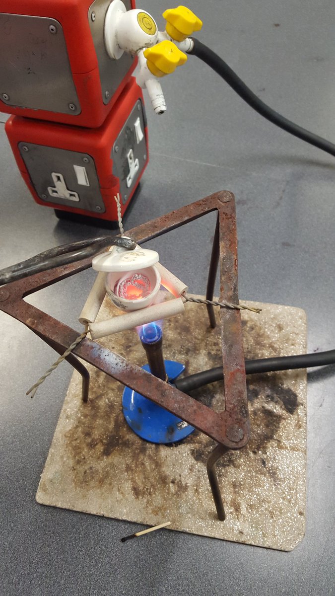 Mgsgilbertsons's tweet image. S4 chemists making magnesium oxide #molecalculations #chemistryisfun #growthmindset