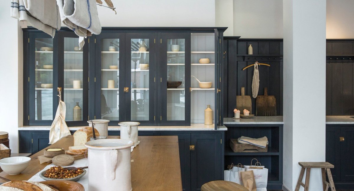 thekitchn's tweet image. 15 Gorgeous Examples of Glass-Fronted Cabinets — Apartment Therapy on.thekitc.hn/9WRPv3