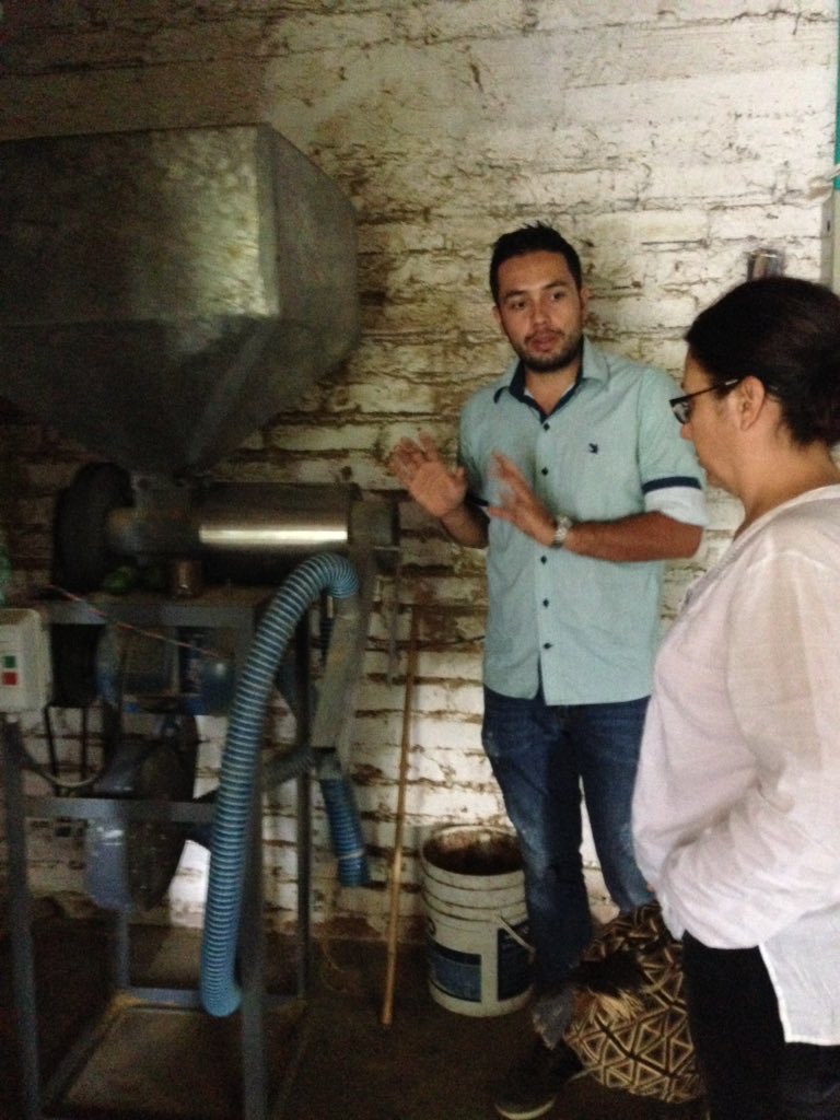 WEfoodNetwork's tweet image. With EPA Balvara #woman #business learning of #NaturalProcessing of #ColombianCoffee w @SENAComunica advisor @WEConnection #Colombianasypaz
