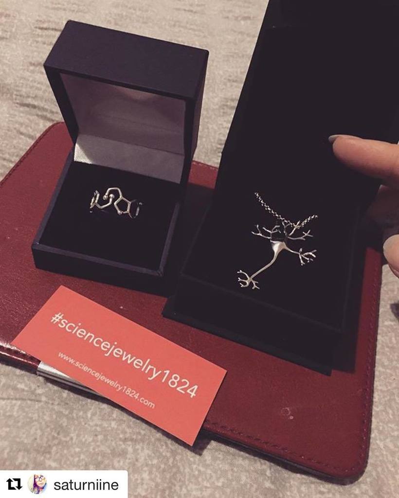 somersault1824's tweet photo. Thank you so much @saturniine
・・・
Merry Christmas to me. 🔬🤓🎁
@sciencejewelry1824 #sciencej… https://t.co/Q8jYP0z3qH https://t.co/tpo2PEepGj