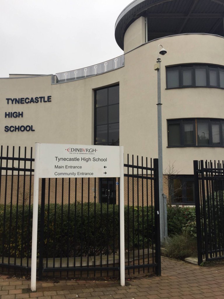 joannaccherry's tweet photo. #OfficeAdvent16 Day 6 - #TeamEdinSW popped down to @TynecastleHigh to donate to their Christmas food collection https://t.co/OwuHlKjiNs