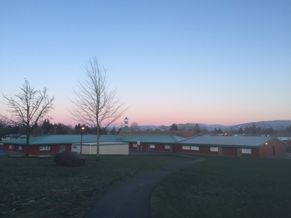 Mrs_A_Pimentel's tweet photo. A beautiful dawn for a great day to share The Inspire Project & @JKEschool 's inspiration with #igniteinnovationbc! #walnutcode #think35 https://t.co/NVDvsjmP8B