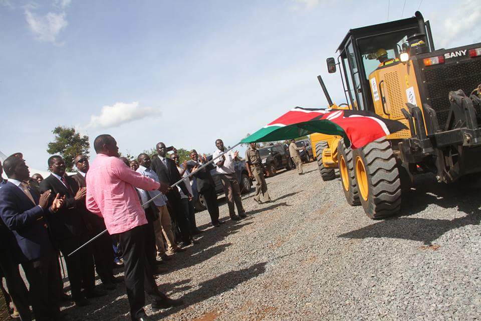 ProfKibwana's tweet photo. It was a great honor to host H.E President @UKenyatta &amp;  DP @WilliamsRuto during their first development tour in Makueni. https://t.co/SjYV94f1B9
