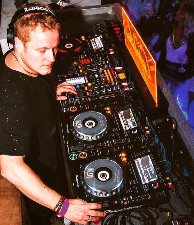 picschmitz's tweet image. Under control 🎛👌🏼
#encoreweekend #encorewknd #carpevita #carpevitajurere #grupoaustral  #cafedelamusique #cafedelamusiquejurere #cafefloripa