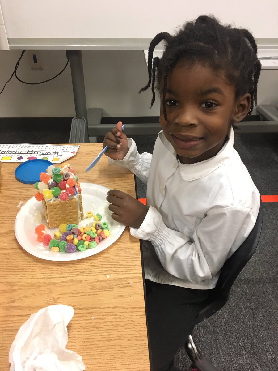 Ambrose_ucp's tweet photo. #gingerbreadhouses @elderkenan @ICANSCHOOL https://t.co/6b7Sdf48Oy