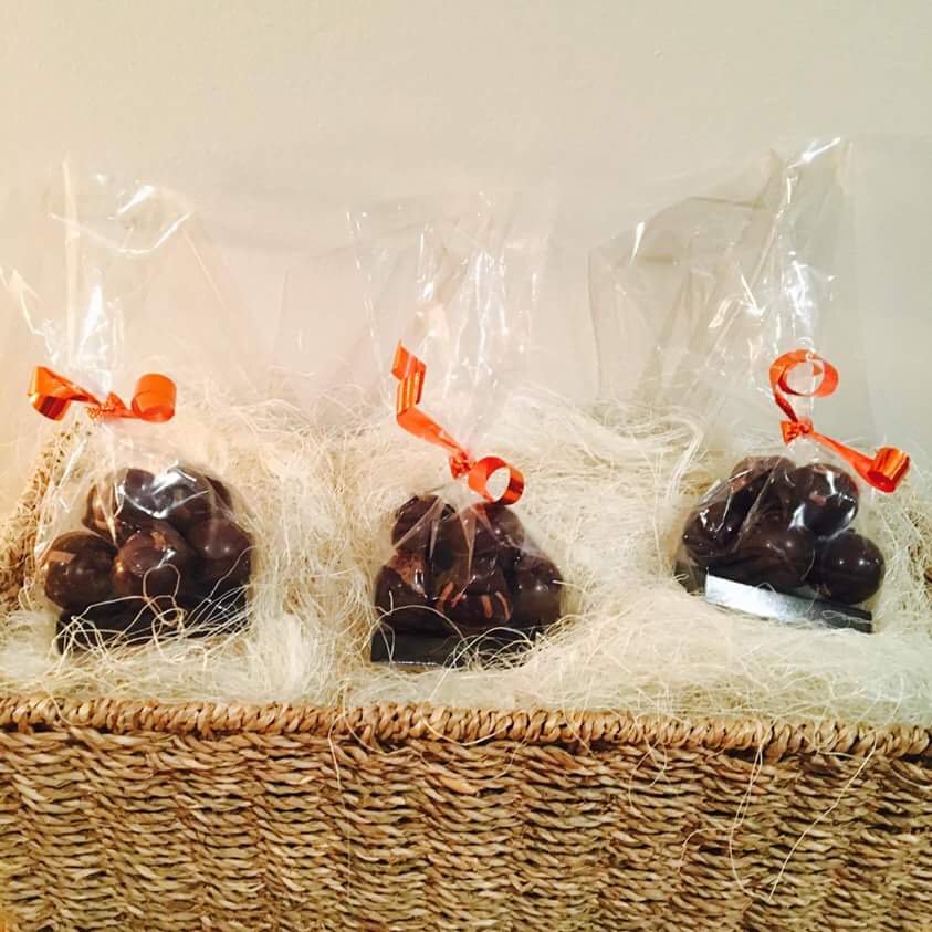 Lochnessspirits's tweet photo. A stocking filler - Loch Ness Gin Juniper &amp; Lime Truffles. Limited edition packs on sale at https://t.co/qHPFU22P6v #xmas #RealandRare https://t.co/Kmlv1Mz1tT