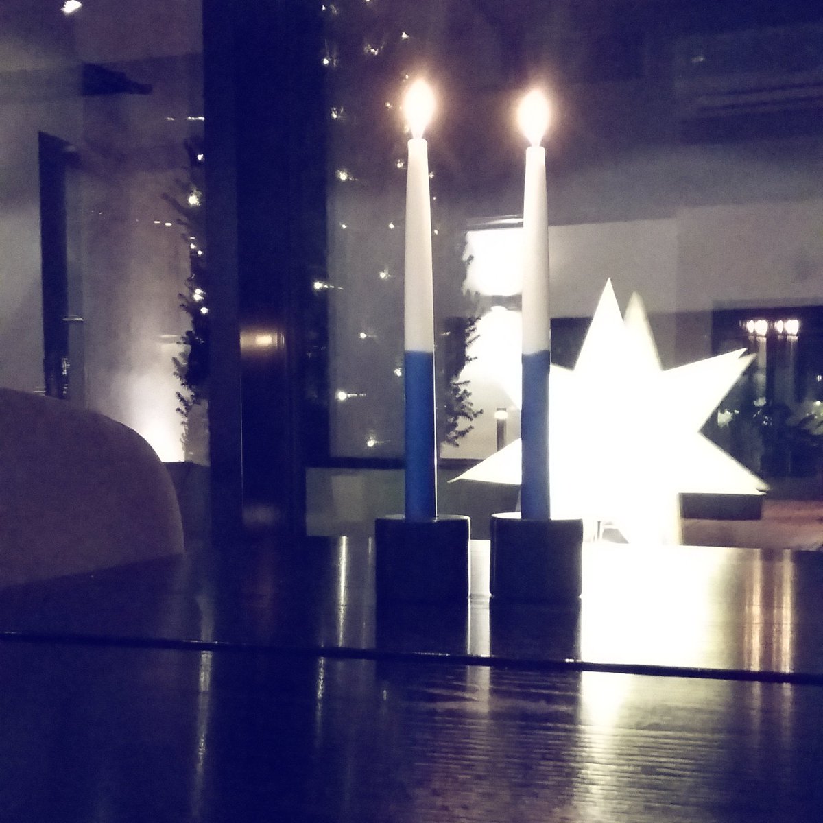 Sytytimme kynttilät itsenäisen Suomen kunniaksi. Hotel Fabian toivottaa kaikille Hyvää Itsenäisyyspäivää! #hotelfabian #Suomi #99