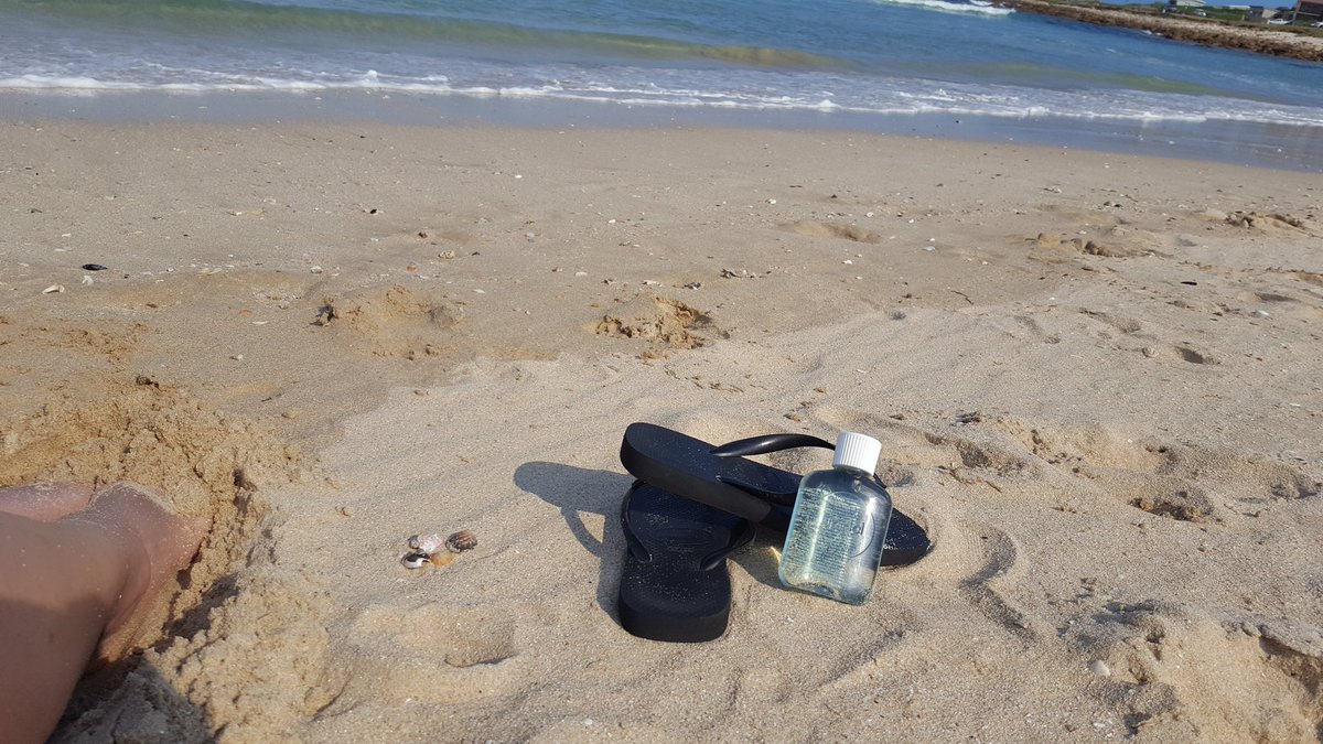 Nooreen9's tweet photo. View⛱ + Sunshine 🌞 the perfect combo all protected with my Lipidol Sunscreen oil @rubybox_beauty #RubyBox #SunscreenOil #SummerBff #Lipidol https://t.co/s5kt43jIXM