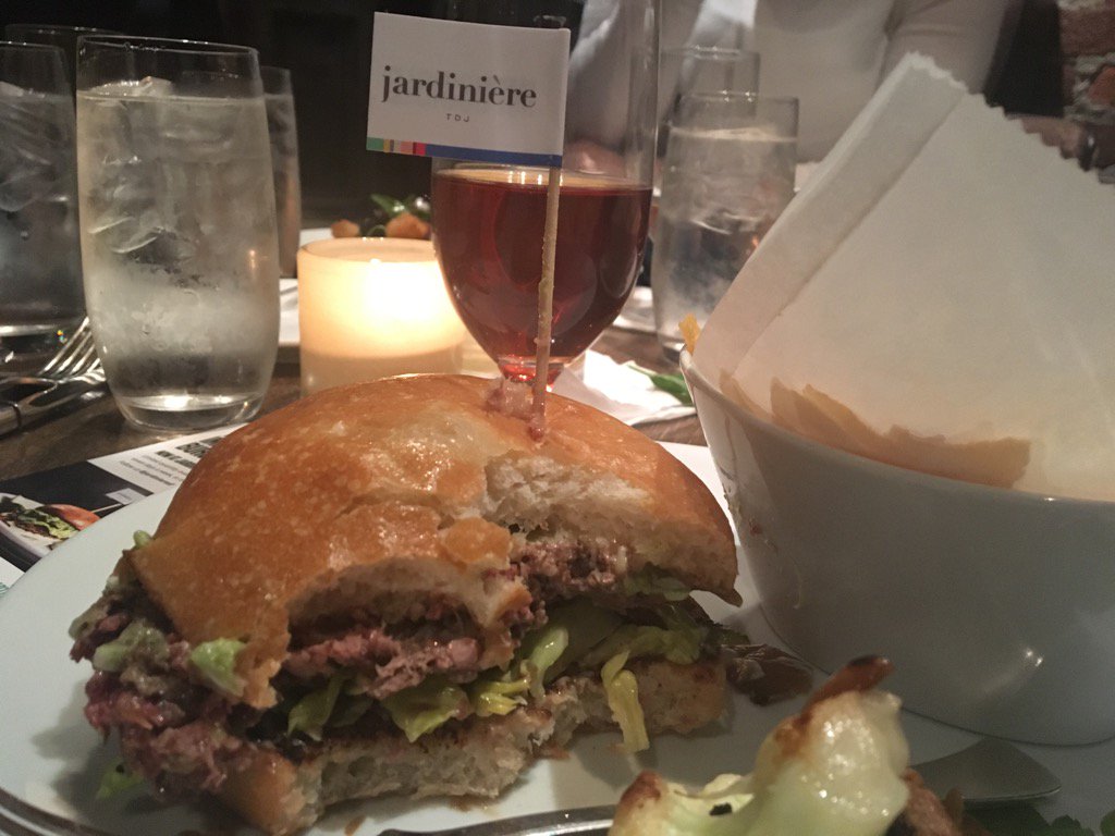 a_klementowicz's tweet photo. @ImpossibleFoods Great effort toward sustainable and eco friendly meat source! I will have it over any burger! https://t.co/v8N2Q0P4ir