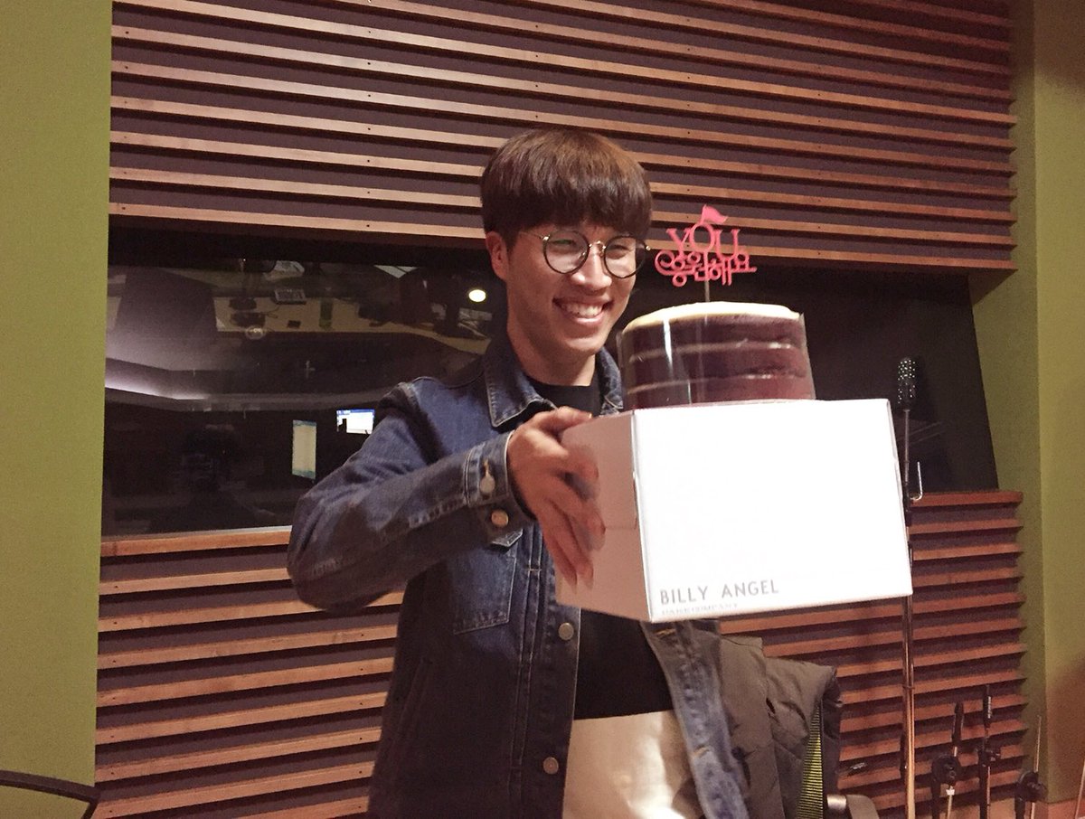 mbcbluenight's tweet photo. 12월 8일은 #영배 탄신일🎉
#푸른밤 에서 먼저 추카추카!!🎂
행복한 생일 보내시고, 즐겁게 공연 하시고
다음주에 만나요~😘 https://t.co/YYWMq1LlPI