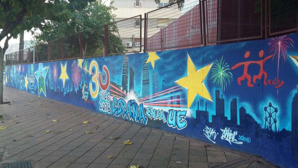 ArchenaRunsToEU's tweet photo. Murcia se europeíza una vez más con este espectacular mural en el edificio general de la CARM, ¡qué bonito! @EuropeDirectMur @fran__san https://t.co/y1fjTcLxgD