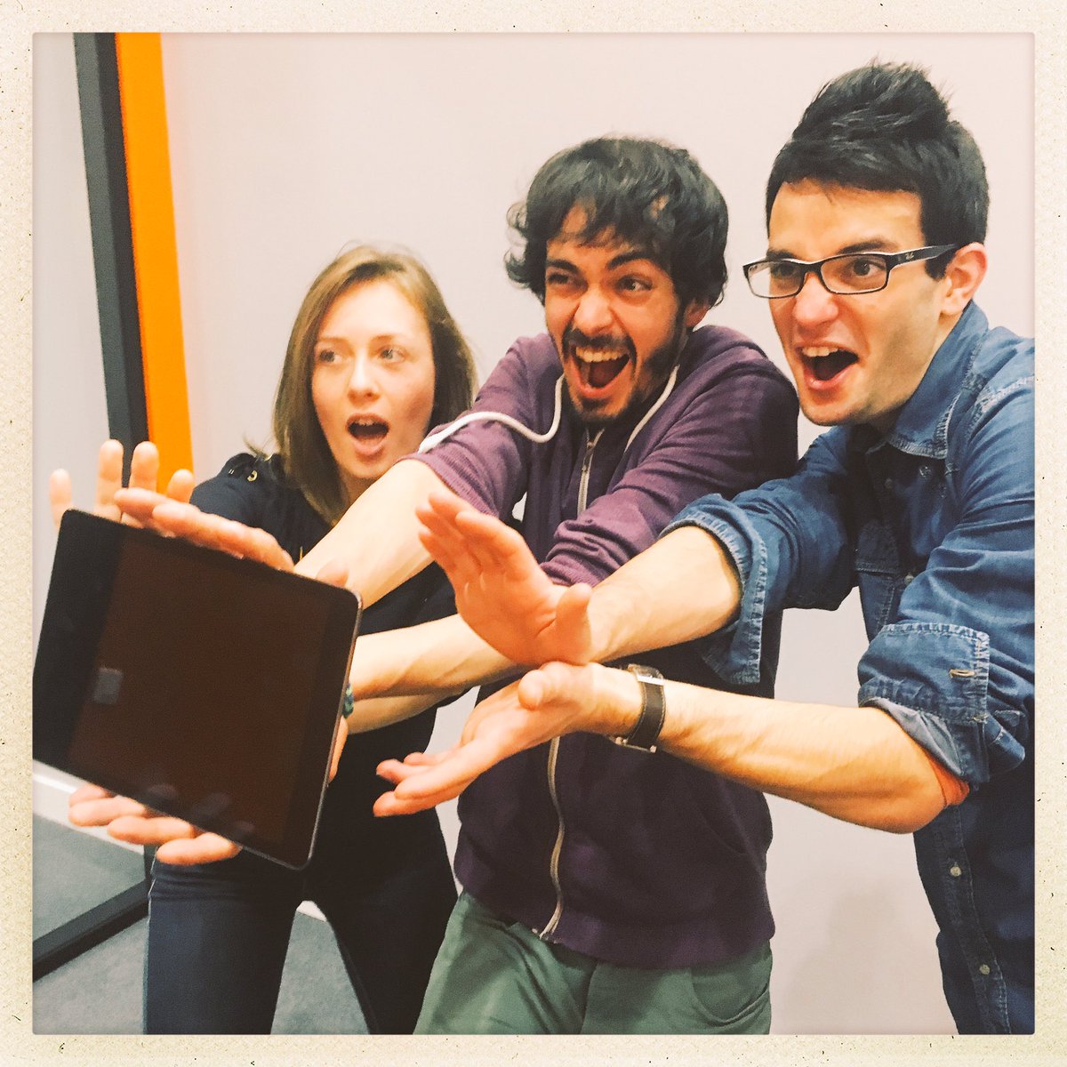 MagicMakersAt's tweet photo. Aujourd'hui, c'était Shooting Photo de la Team. On a fait les foufous et on vous promet des trombines funky pour notre nouveau site 😇 https://t.co/gb94TIVlB8