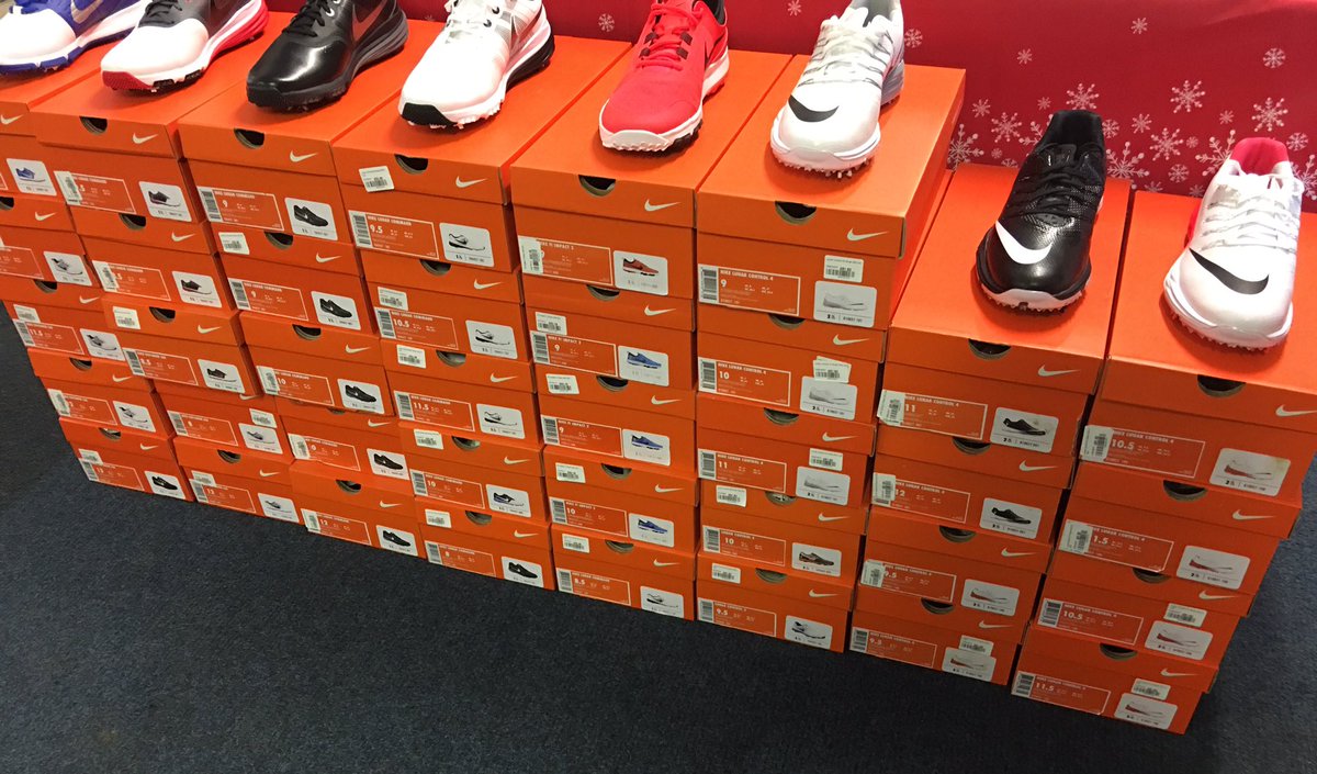 NPremierGolf's tweet image. Crazy deals on the last of the Nike shoes....all at cost price !!!! Waterproof shoes from £35..be quick #golf #sale #crazyprices