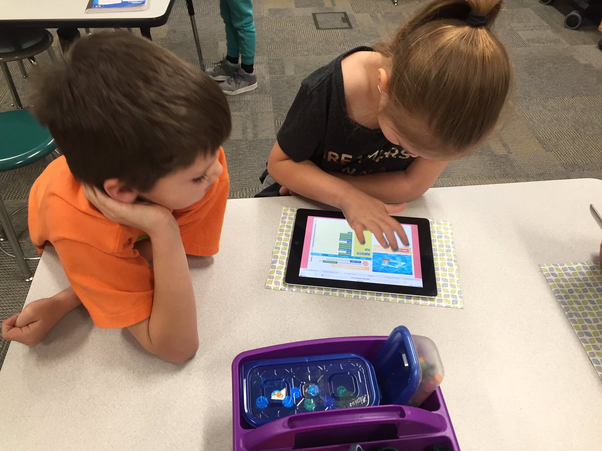bmgollinger's tweet photo. Kicking off the #HourofCode in @JenSpicer2 class #gsdedtech #codegsd2016 https://t.co/xqV5ly4Esp