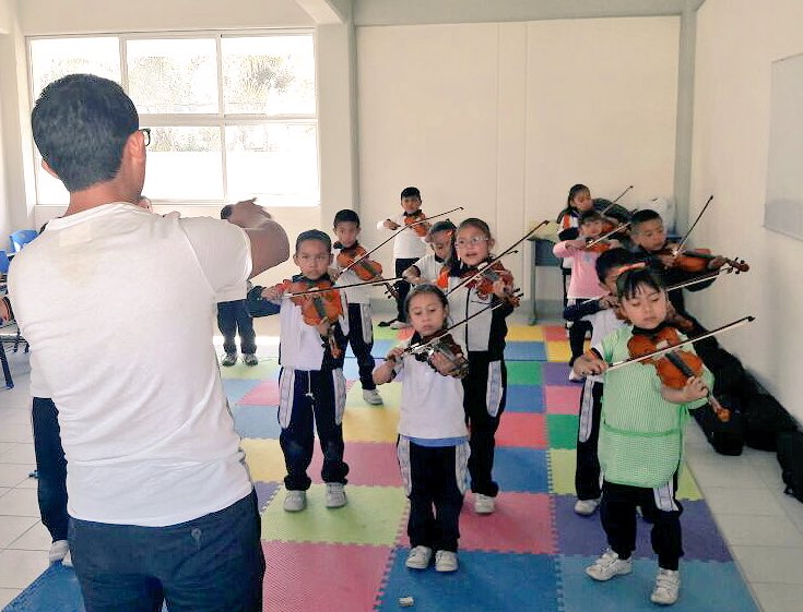 simphonykids's tweet photo. Preparando todo para nuestro recital de navidad #Simphonykids #MétodoSuzuki #Puebla https://t.co/vU8ZkNJzNM