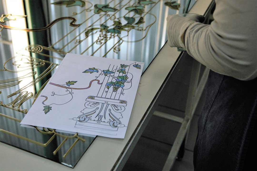 MIRROLLI's tweet image. Сегодня в MIRROLLI идет работа над заливным витражом🌈🌈🌈
#MIRROLLI #витражиMIRROLLI #витражиназаказ