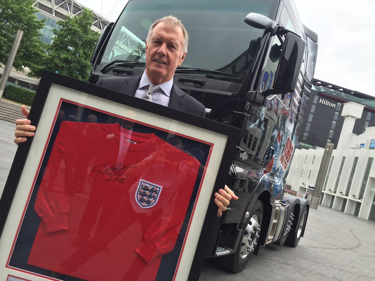 mantruckbusuk's tweet image. We are offering a #SirGeoffHurst signed shirt every day as a #prize until Dec 12 just RT &amp;amp; Follow to enter #MAN12days12shirts #football