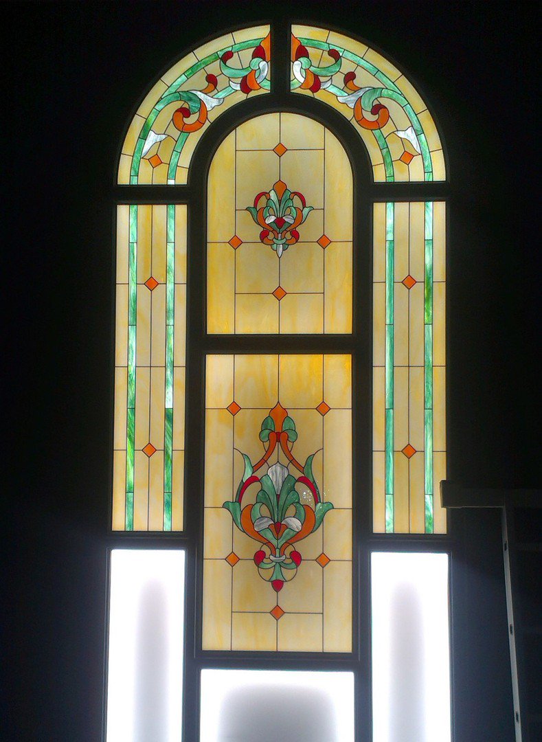 MIRROLLI's tweet image. Устанавливаем готовый витраж Тиффани
#MIRROLLI #витражиназаказ #витражиMIRROLLI
