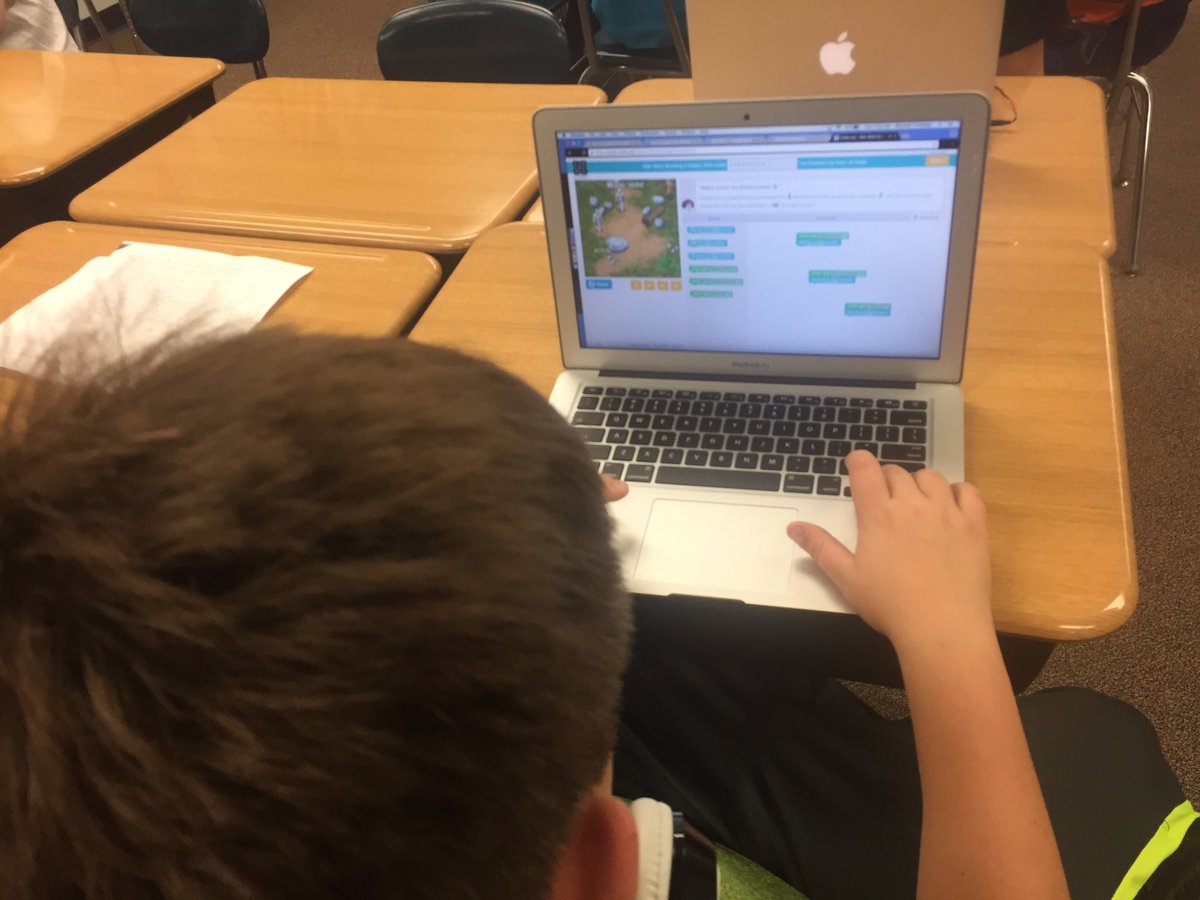dmloughren's tweet image. Star Wars Hour of Code #CodeIowa #HourofCode @OelweinHuskies @B_Berns @dsperf @teacherjkelly