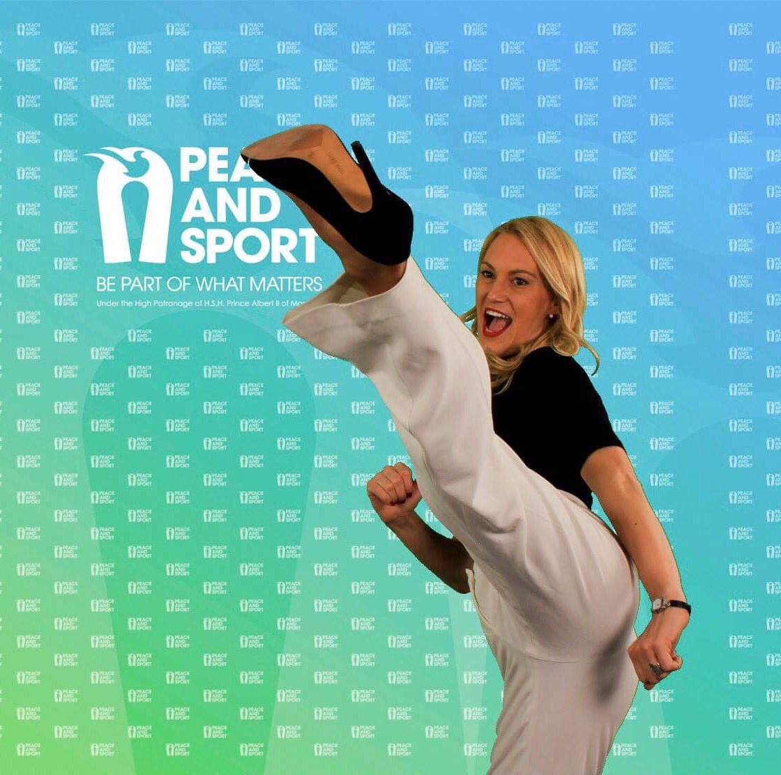 Quelle photo préférez-vous..portrait ou coup de pied? #Taekwondo #GameOnforPeace #Championne #PeaceAndSport