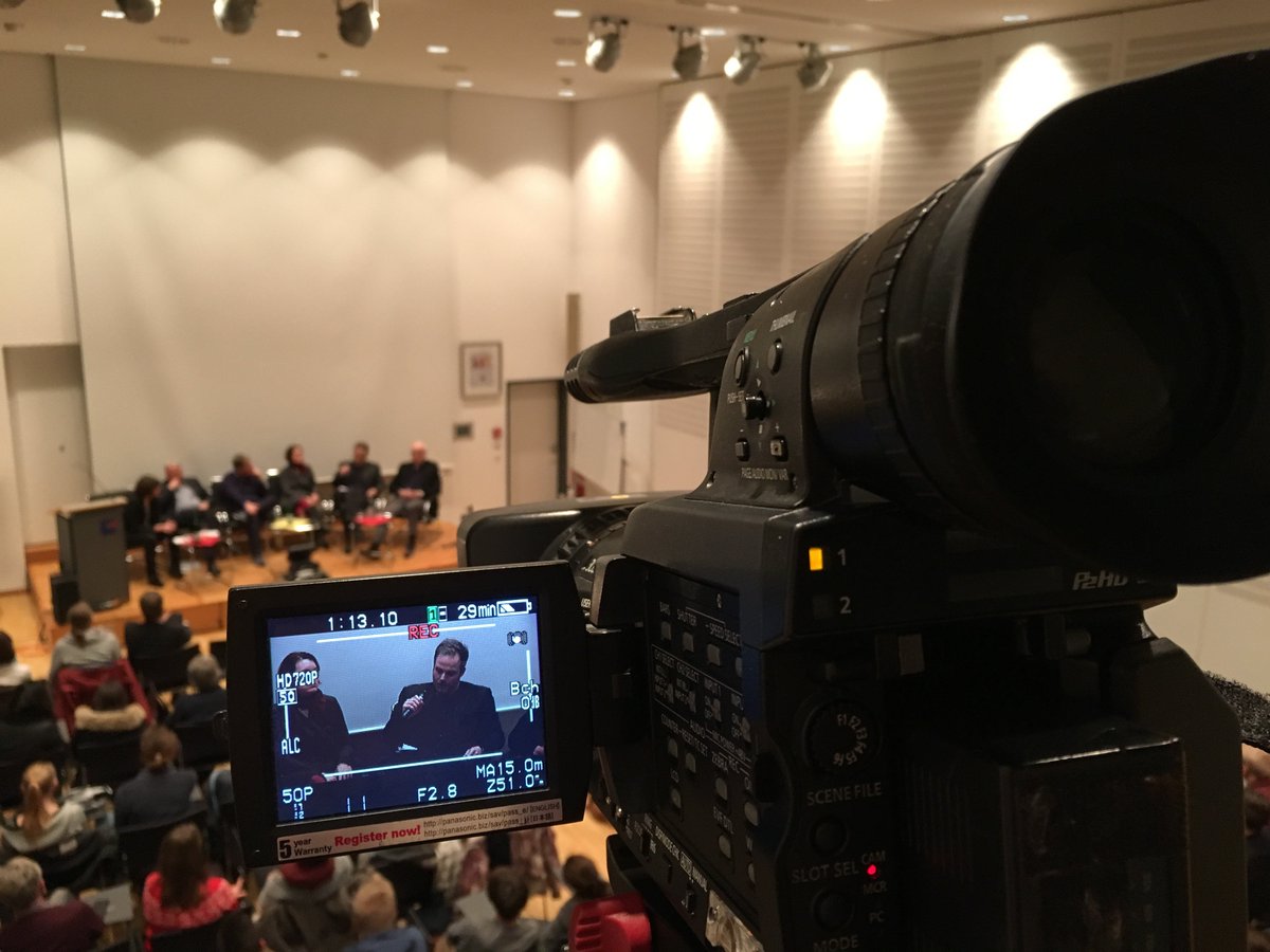 do1tv's tweet photo. Spannende Diskussion zur Rolle der #Medien bei der #Wahl von @realDonaldTrump zum US-Präsidenten. @TU_Dortmund https://t.co/r32lBB1Sht