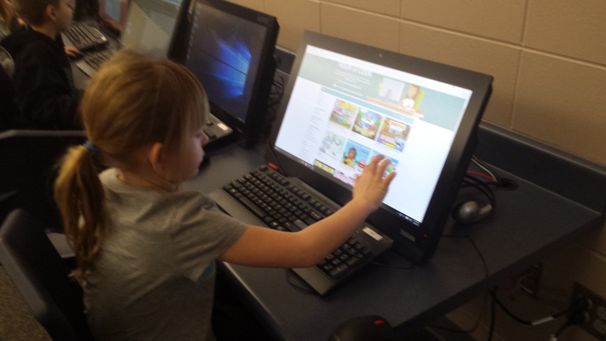 SShepReads's tweet image. Day 2 of #CSEdWeek #HourofCode #CodeIowa #CodeLikeAGirl