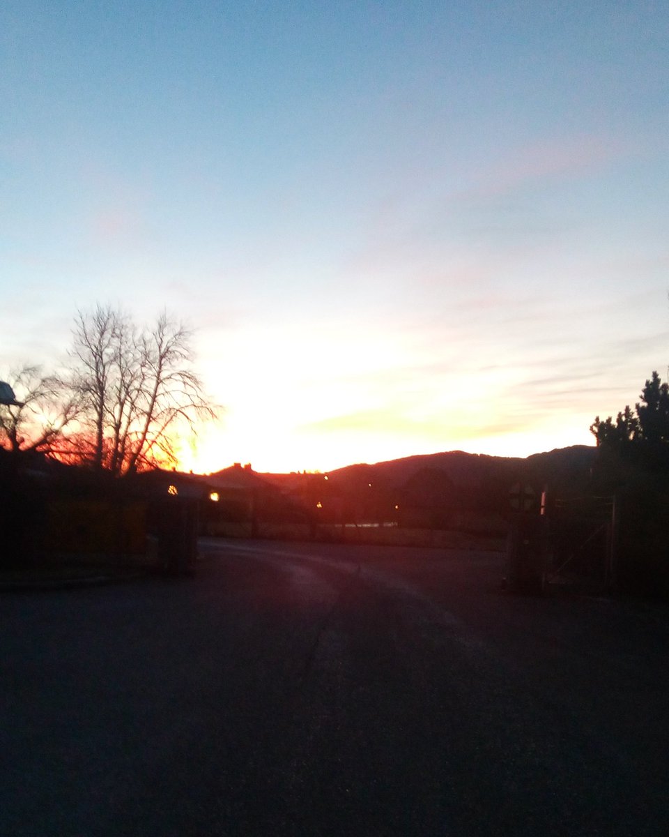 leonstyle1417's tweet photo. #Sonnenuntergang
Geilster Sonnenaufgang 🔆🌞☀🌄🌇 https://t.co/feHwcn6wxT